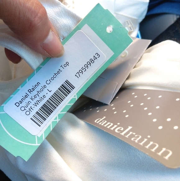 Final Sale or Donating 🔥NWT Stitch fix Keyhole Crochet Top - Picture 2 of 3